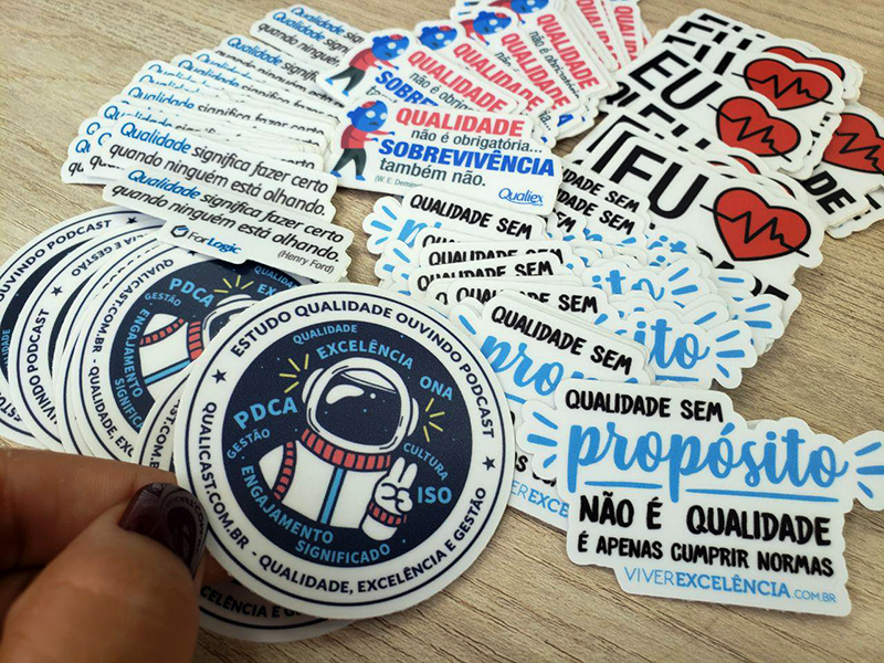 Stickers que os qualicasters enviam para os ouvintes