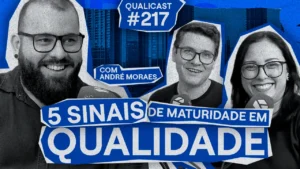 Jeison Arenhart de Bastiani, André Moraes e Monise Carla sorrindo na capa do Qualicast #217 sobre 5 sinais de maturidade em Qualidade